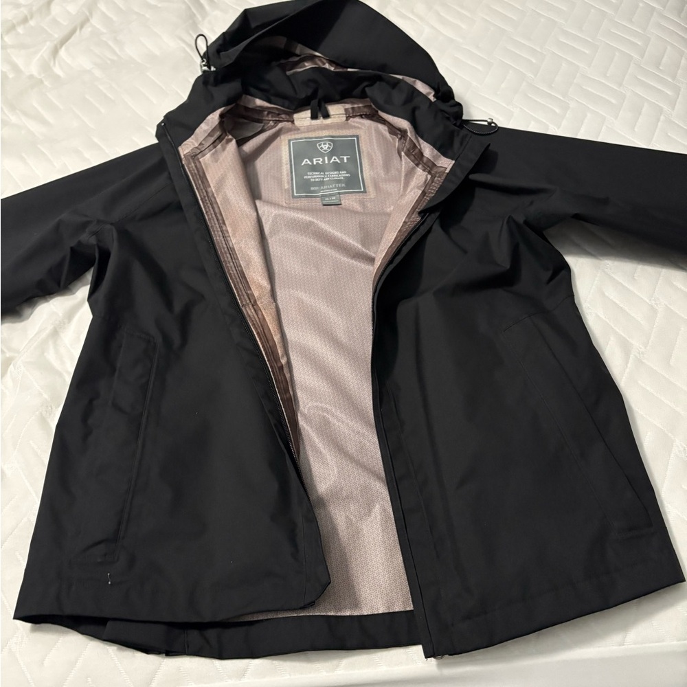 Ariat unisex rain jacket. Black with detachable hood. Size xl.